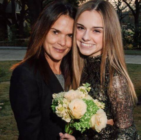 Abby Carlisle with her mother Donna Nobile.